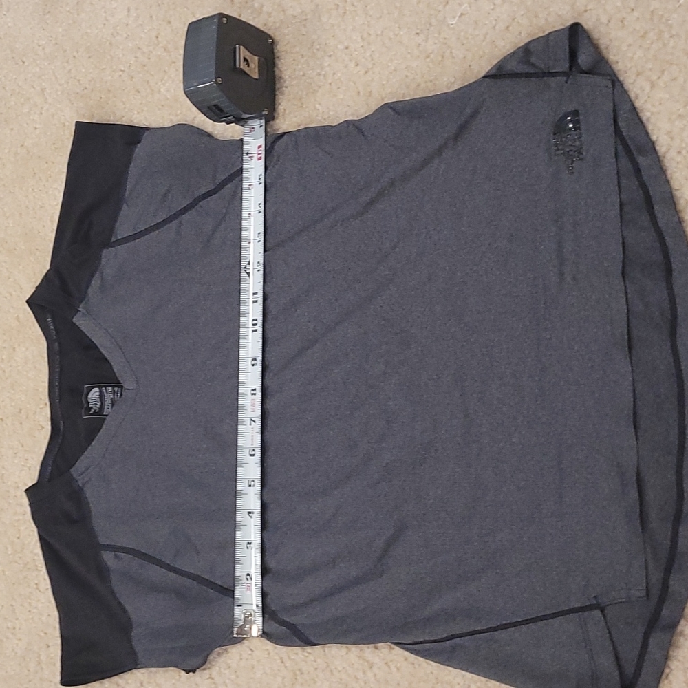 The North Face, sz MD dry fit top EUC